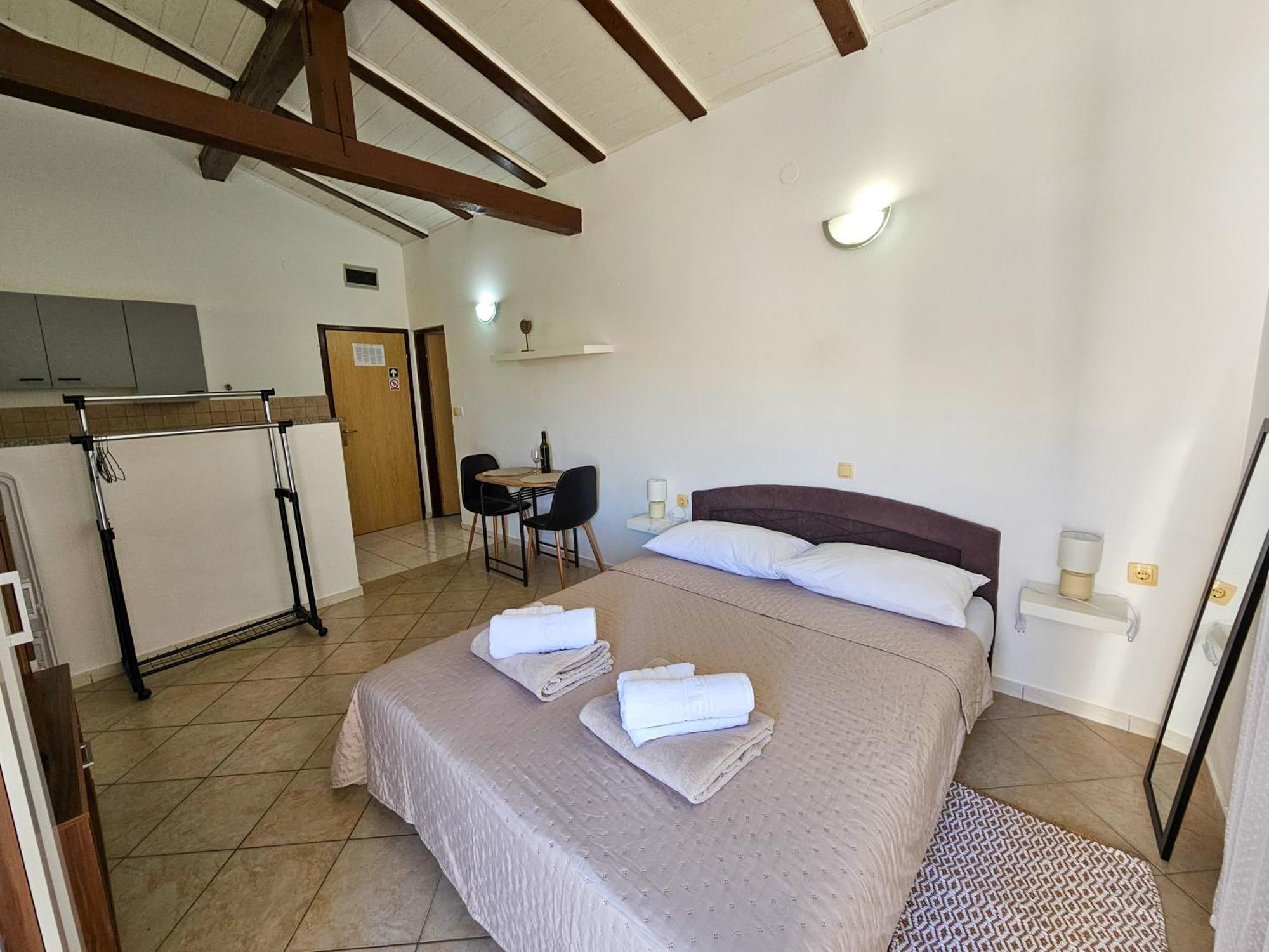 Apartment Mira 2 *