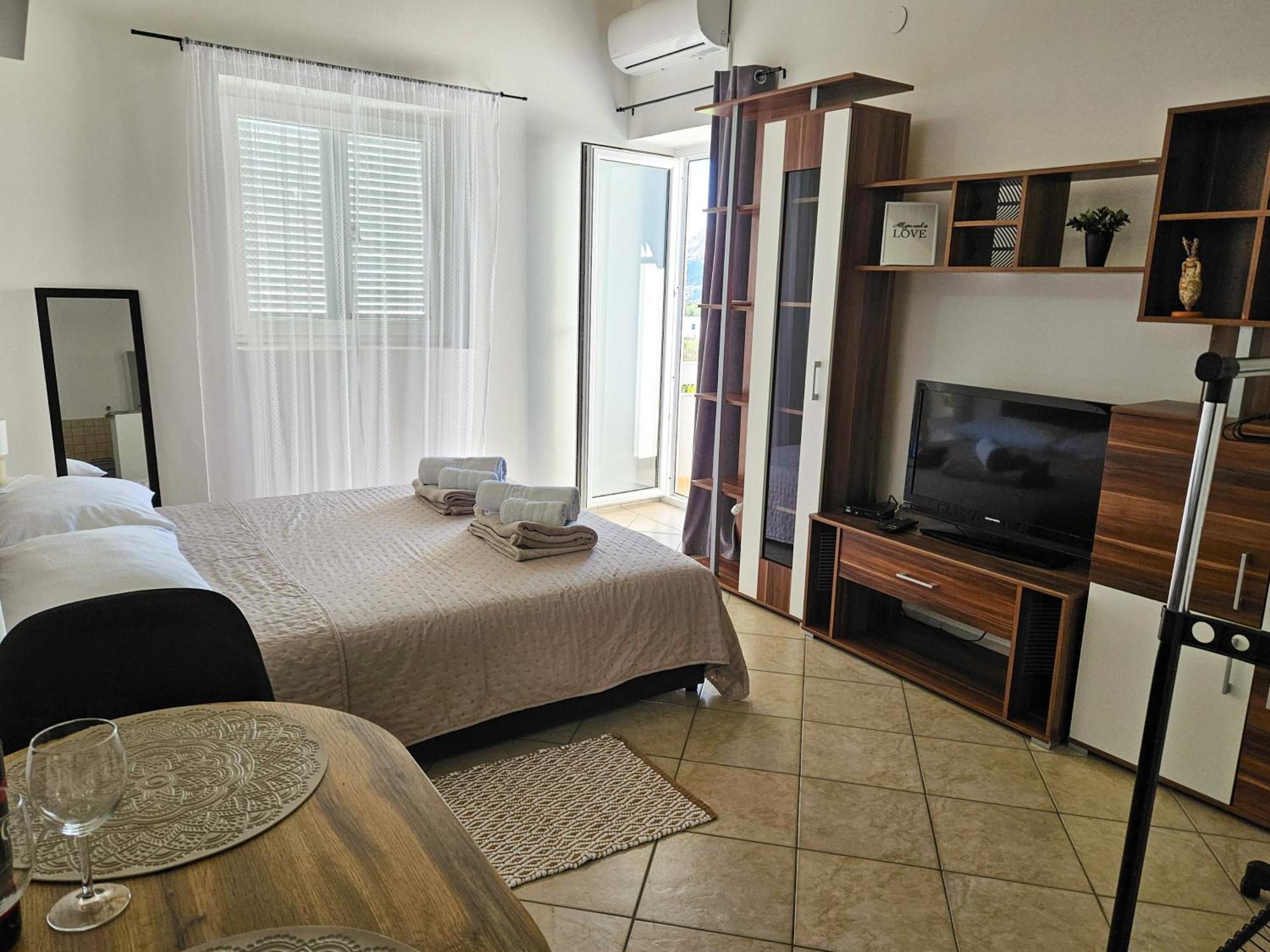 Apartment Mira 2 *
